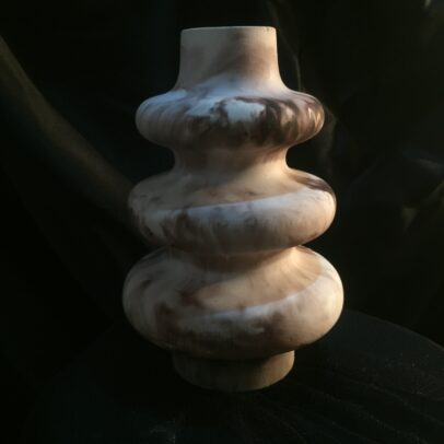 Wavy vase by Aura of Qurat
