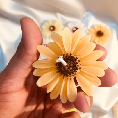 daisy candle